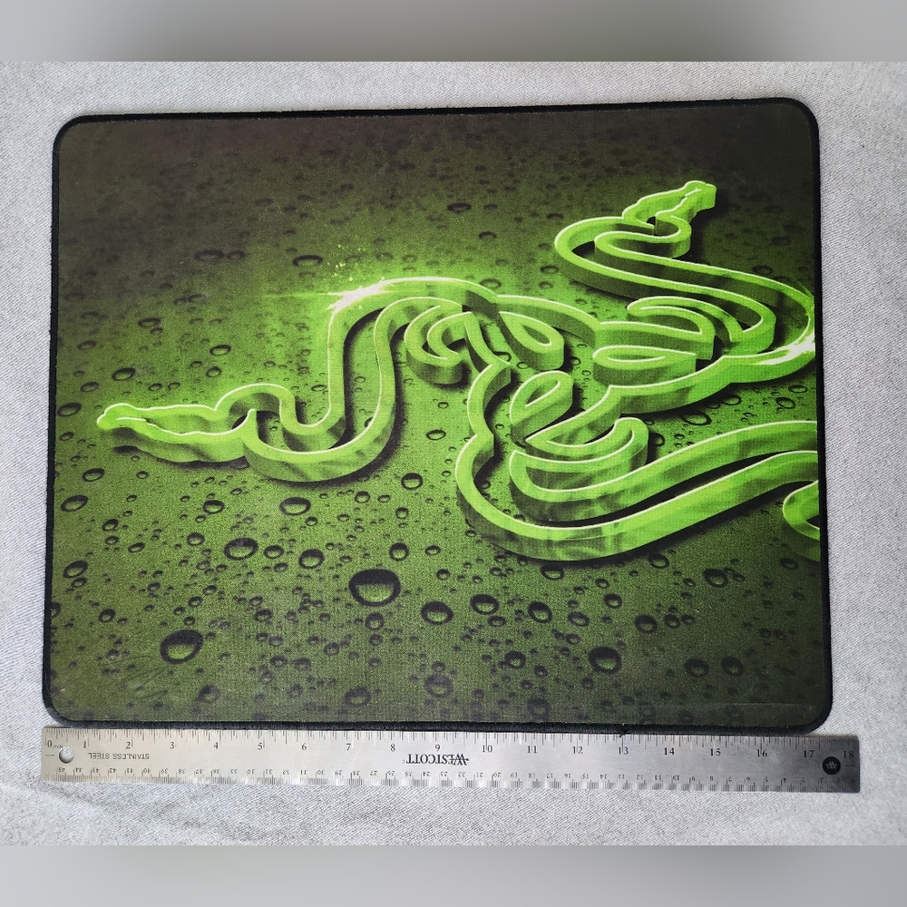 Razer Gaming Mouse Pad 17.5" × 14" Green Snake